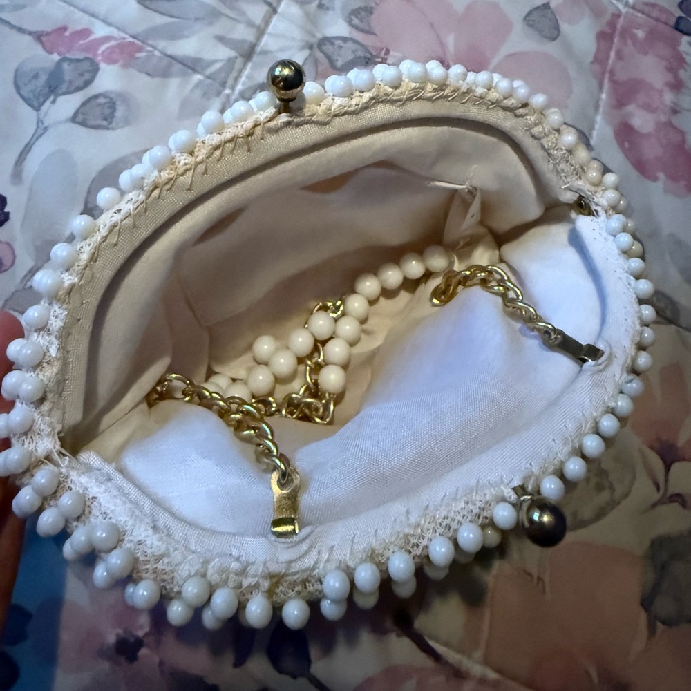 Vintage Pearl Clutch - Picture 5 of 5